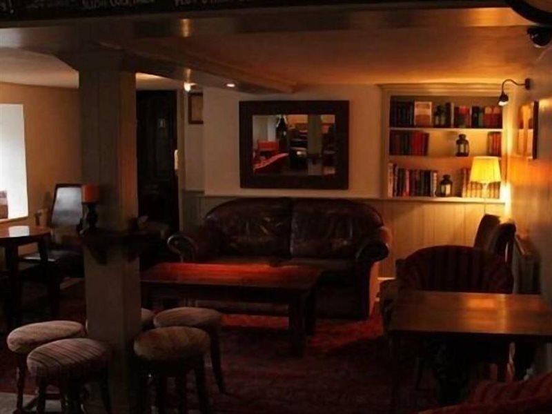 Hotel We Three Loggerheads à Gwernymynydd Extérieur photo
